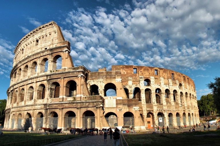 Coliseo subterráneo y la Antigua Roma: tour en grupo pequeñoTour matutino de 3h de la zona subterránea del Coliseo