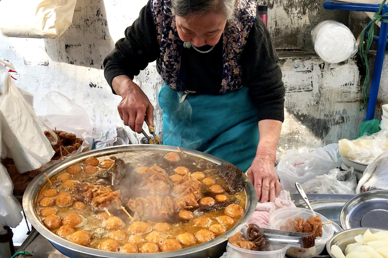 Luang Prabang Evening food tour by Tuktuk