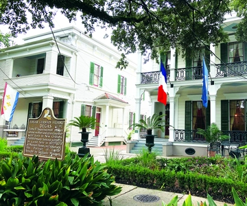 New Orleans: 2.5-Hour City & Cemetery Tour by Bus