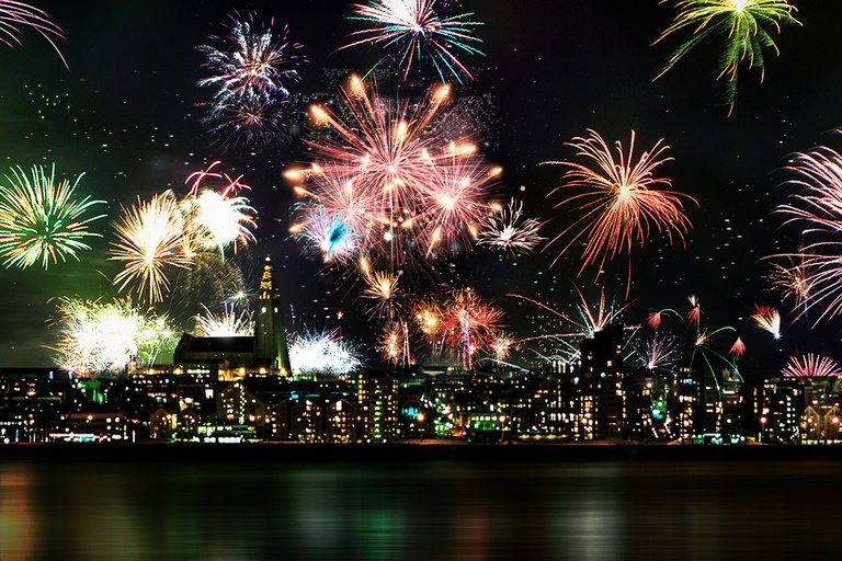 Reykjavik: New Years Fireworks Midnight CruiseReykjavik: Luxury New Years Fireworks Midnight Cruise