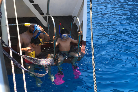 Rhodes : Excursion en bateau vers l&#039;île de Symi avec baignade à Saint-GeorgesBillets de bateau + transfert Lindos, Pefkos, Kalathos, Lardos