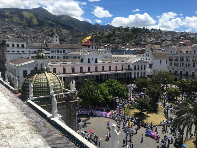 Visit Quito Old Town and Middle of the World Tour. in Quito