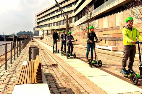 Hamburg: Sightseeing Tour with 'Scuddy'
