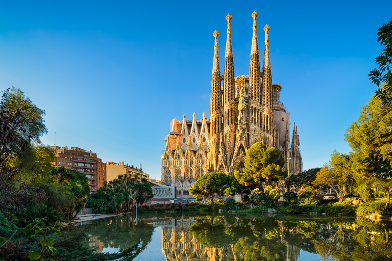 Barcelona Private Tour: Sagrada Familia,Park Güell & Pedrera