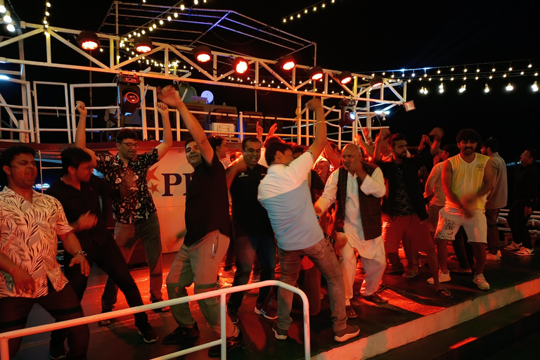 Panaji: Dinner Cruise met drankjes en live entertainment