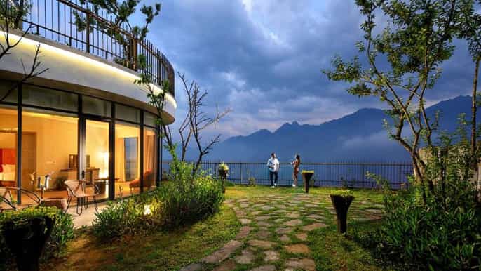 from hanoi 2day spectacular sapa trekking and bus tour