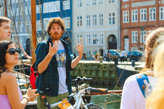 Copenhagen: City Highlights Bike Tour with Guide