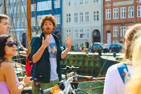 Copenhagen: 3-Hour City Highlights Bike Tour with Guide