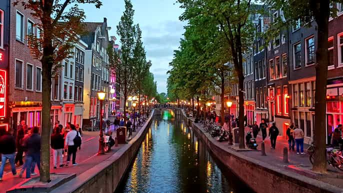 amsterdam 1.5–hour red light district daytime walking tour