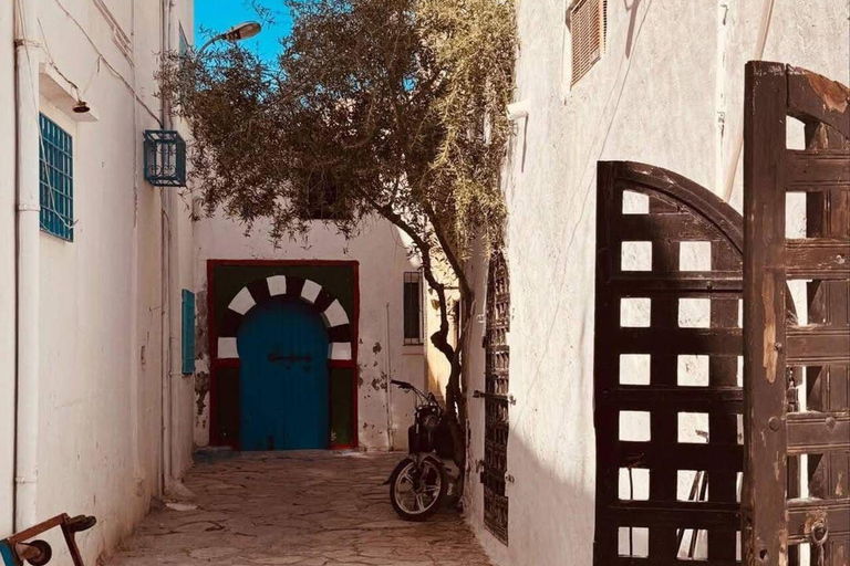 Hammamet Medina VIP: 100% Tunisian guided walking tour! Hammamet Medina VIP: 100% Tunisian Guided Walking Tour!