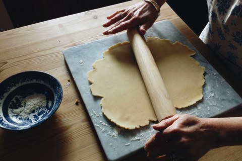 Heraklion: Cretan Cooking Lesson with Dinner in Arolithos