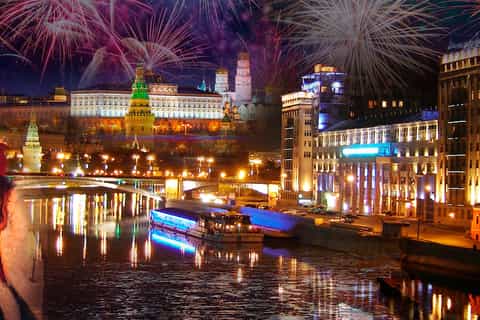 Moscow: New Year’s Eve Cruise with Dinner and Variety Show