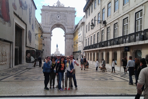 Lisbon: Private Old Town Electric Tuk-Tuk Tour Tour in German