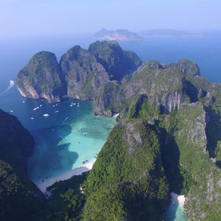 Krabi: Koh Phi Phi Day Tour with Snorkeling and Thai Lunch