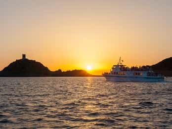 Ajaccio/Porticcio: Sanguinaires Sunset Cruise & Wine Tasting