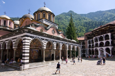 Traslado de Skopje a Sofía con el Monasterio de Rila.