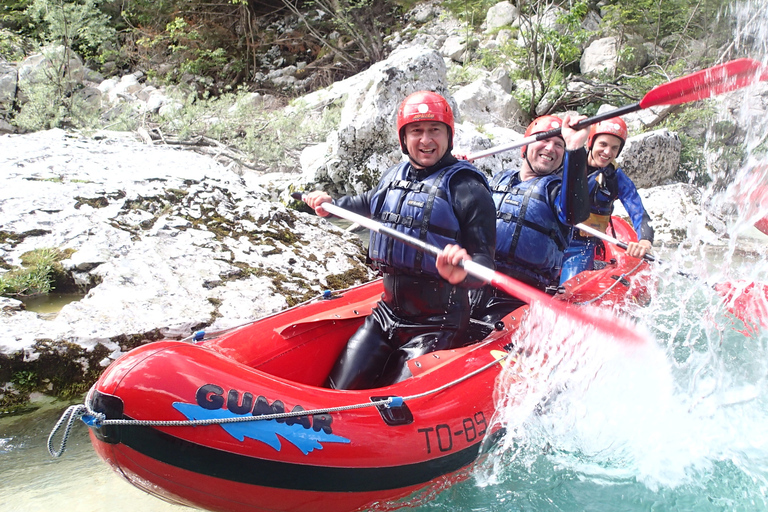 Bovec: Canoa in acque bianche sul fiume IsonzoBovec: Whitewater canoa sul fiume Isonzo