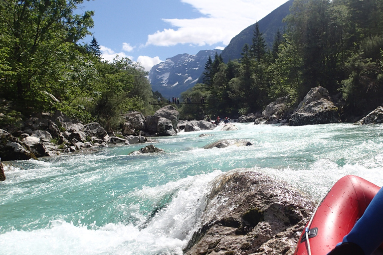 Bovec: Wildwaterkanoën op de Soča rivierBovec: wildwaterkanoën op de rivier de Soča