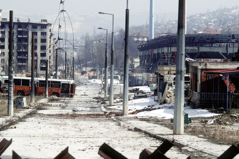 Sarajevo: Tour della guerra di Bosnia e della caduta della Jugoslavia con tunnel9.00 AM Tour mattutino