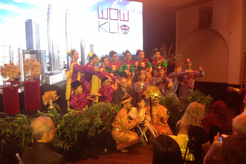 Prywatny magiczny widok na wieżę Petronas i kolacja kulturalnaPrywatny widok z wieżami Petronas i kolacja kulturalna