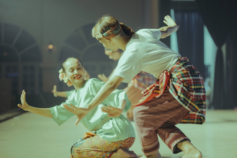 Prywatny magiczny widok na wieżę Petronas i kolacja kulturalnaPrywatny widok z wieżami Petronas i kolacja kulturalna