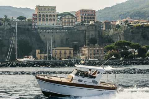 Sorrento: Private Punta Campanella Reserve and Capri Cruise