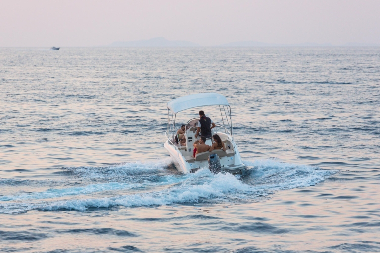 Prywatna wycieczka łodzią po wyspie Capri i Błękitnej Jaskini z Sorrento
