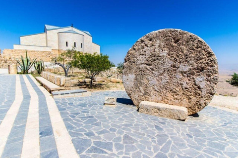 Une excursion au départ de la Jordanie : le mont Nébo, Madaba et le site du baptême