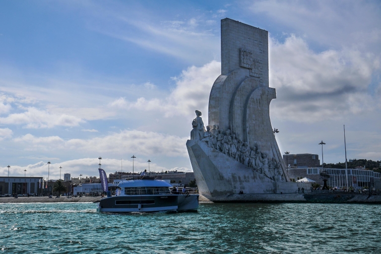 1-stündige private Segeltour in Lissabon1-stündige private Segeltour in Lissabon - Katamaran für 18 Personen