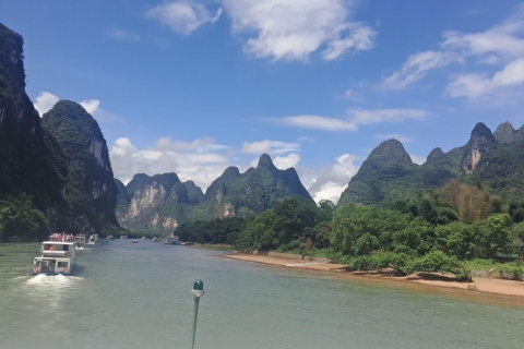 Crucero por el río Guilin Li y tour en el campo YangshuoCrucero y tour con cormoranes de pesca.