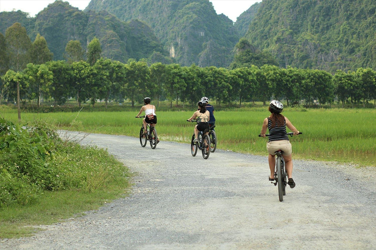 Hanoi: całodniowa wycieczka do Hoa Lu, Trang An i jaskini Mua