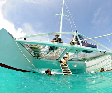 St. Maarten: Full-Day Catamaran Sail to Prickly Pear Cays