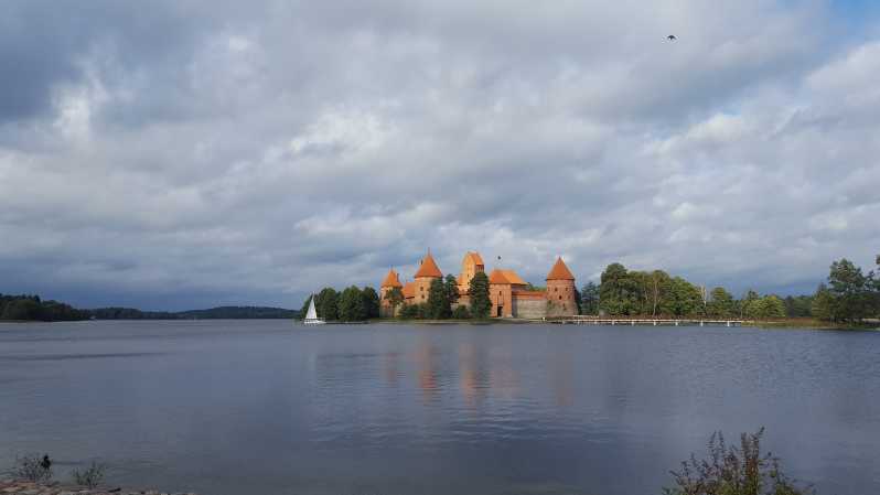 De Vilnius: Castelo Trakai e Paneriai Memorial Tour