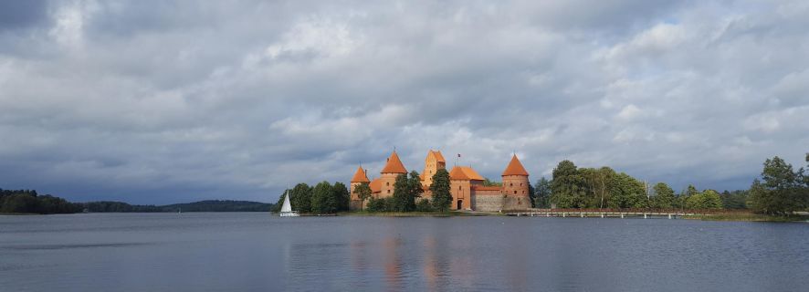 Da Vilnius: castello di Trakai e memoriale di Paneriai