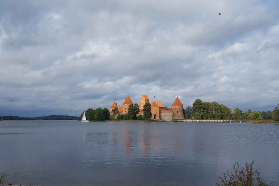 Ab Vilnius: Burg Trakai und Gedenkstätte Paneriai. Foto: GetYourGuide