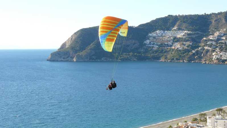 Granada: Paragliding Tandem Flight Experience