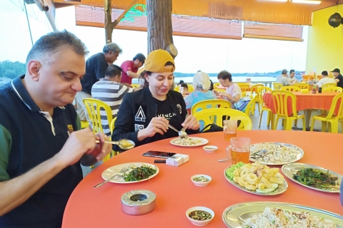 Z Kuala Lumpur: prywatna wycieczka po świetlikach i kolacja z owocami morza
