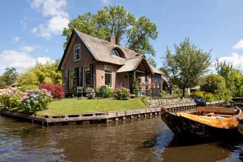 From Amsterdam: Private Giethoorn Tour by Car