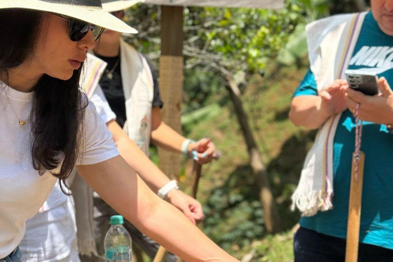 Medellin: Have a rural experience | Discover an old colonial town Medellín: Enjoy a Rural Experience | Discover an Old Colonial Town