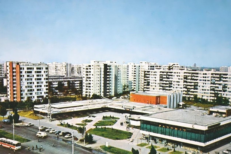 Bucarest: visite privée des trois quartiers en voiture ancienne