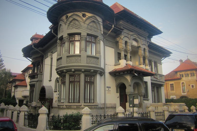 Bucarest: tour privado de tres barrios en auto antiguo