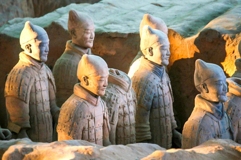 Xi'an: Terracotta Army, Lunch, City Wall, Pagoda, Bazaar Private Tour Spanish, Italian, German, French-Speaking Guide