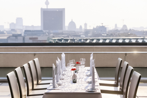 Reichstag w Berlinie: kolacja na tarasie restauracji Käfer