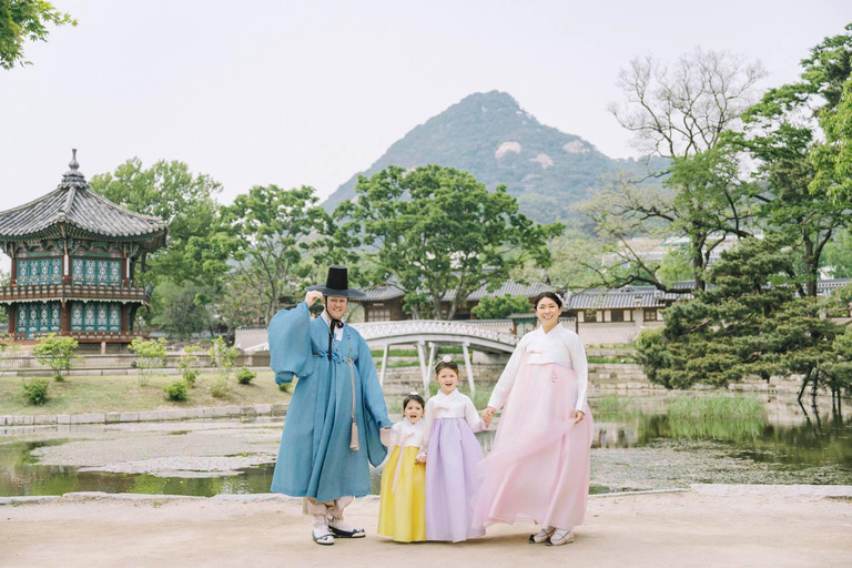 Storytelling Hanbok Photography at Royal Palace Private Group Photography Session