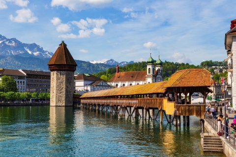 Luzern City Tour Prywatna piesza wycieczka z rejsem po jeziorzeLucerna: półdniowa wycieczka po mieście i rejs po jeziorze