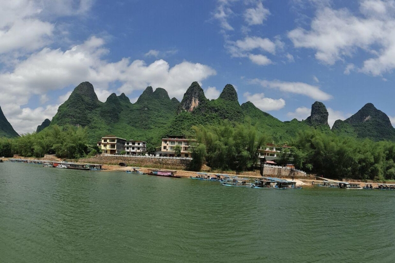 Całodniowa relaksująca wycieczka po rzece Li RiverRejs na Li River - łódź czterogwiazdkowa z siedzeniami na górnym pokładzie