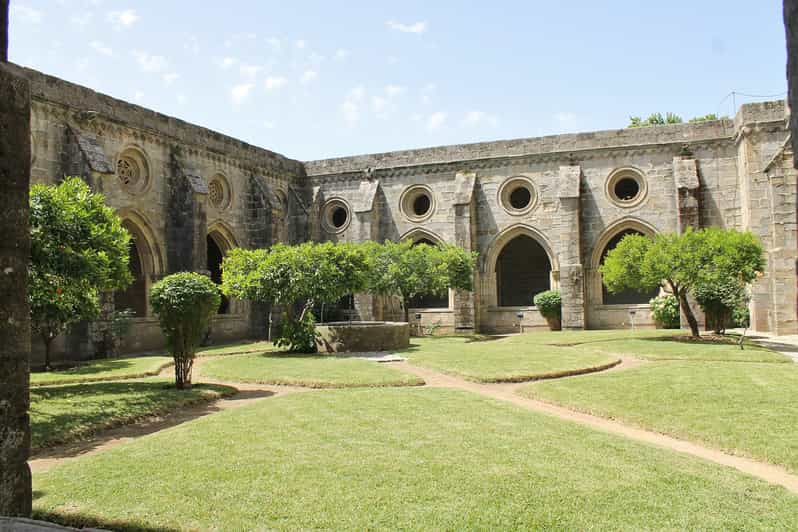 From Lisbon: Évora Private Historic Discovery Tour