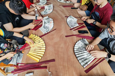 Guilin : la production et la peinture des éventails chinoisGuilin : La fabrication et la peinture des éventails chinois