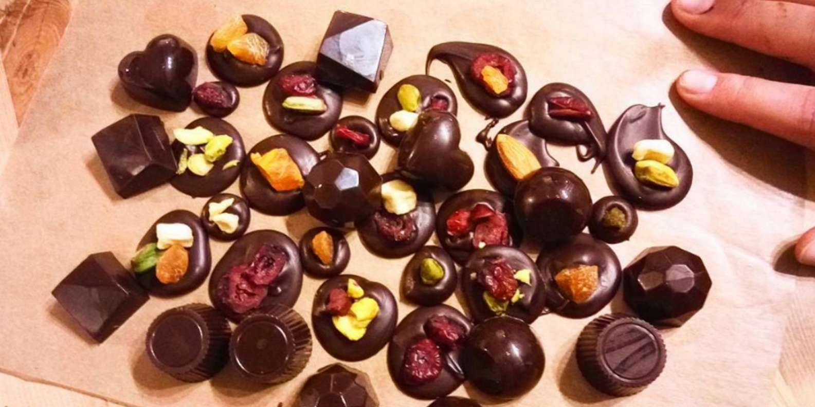 Chocolate party kit % % % % - % % % % R&M Fine Chocolate % %