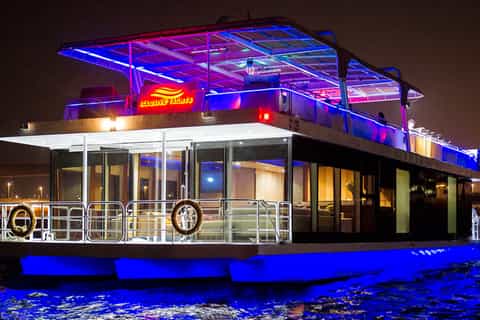 Dubai: Marina Dinner Cruise with Drinks & Live Music